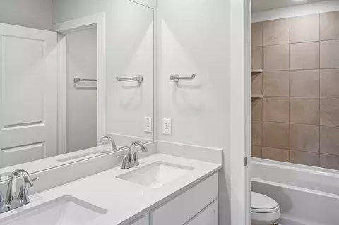 Bath - 372 Declan St, Springtown, TX 76082 photo 4 of 4