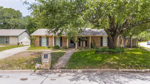 3401 Hampshire Dr, Arlington, TX 76013