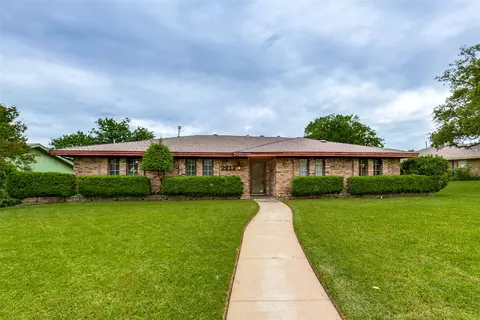 2212 Heather Hill Ln, Plano, TX 75075
