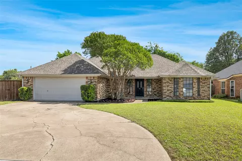 7320 Wesley Ct, North Richland Hills, TX 76180