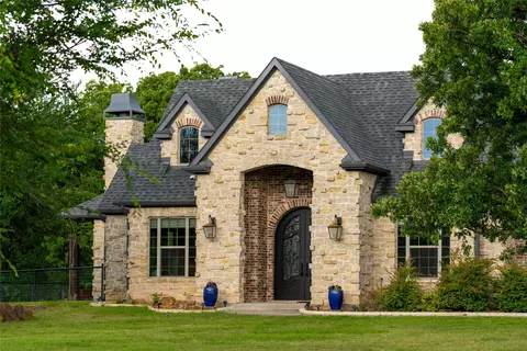 99 Lake Dr, Tioga, TX 76271