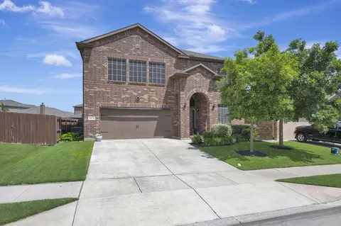 15716 Oak Pointe Dr, Fort Worth, TX 76177