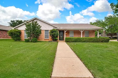 4053 Glenbrook Dr, Arlington, TX 76015