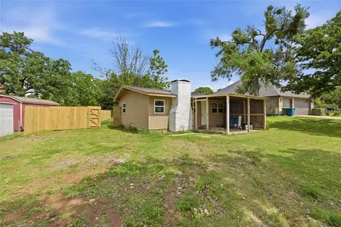 1426 Lakeshore Blvd, Oak Point, TX 75068
