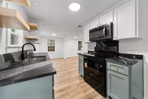 Kitchen - 407 Johnson St, Mcgregor, TX 76657 photo 2 of 2