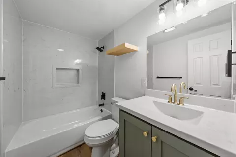 Bath - 407 Johnson St, Mcgregor, TX 76657 photo 1 of 1