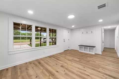 Living - 407 Johnson St, Mcgregor, TX 76657 photo 3 of 4
