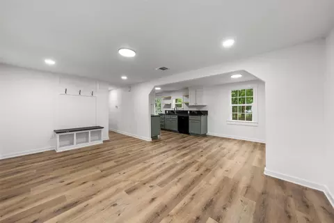 Living - 407 Johnson St, Mcgregor, TX 76657 photo 1 of 4