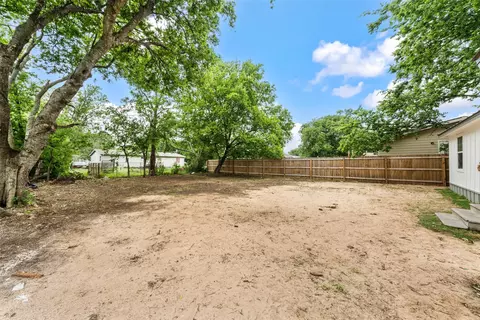 Exterior - 407 Johnson St, Mcgregor, TX 76657 photo 4 of 6