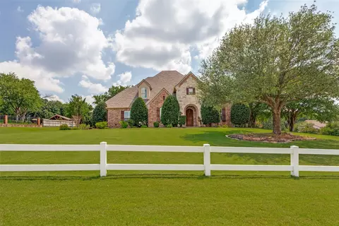 145 Country Vista Cir, Burleson, TX 76028
