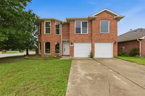 829 Elbe Dr, Arlington, TX 76001