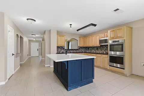 829 Elbe Dr, Arlington, TX 76001