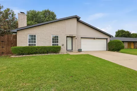 5527 Meadow Oak St, North Richland Hills, TX 76180