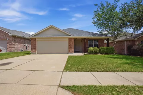 5800 Blue Ribbon Rd, Fort Worth, TX 76179