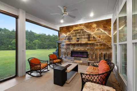 2972 N Trinity St, Decatur, TX 76234