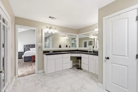 Bath - 1810 Apache Trl, Mesquite, TX 75149 photo 2 of 3