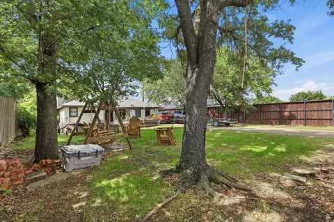 Exterior - 1810 Apache Trl, Mesquite, TX 75149 photo 6 of 7