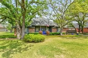 2613 S Chase Ct, Burleson, TX 76028