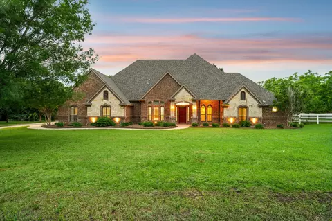 14201 Meadow Grove Dr, Haslet, TX 76052