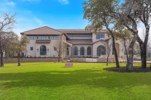 10717 Arrowhead Point Dr, Fort Worth, TX 76179