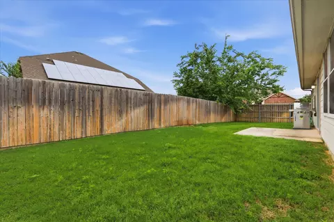 Exterior - 3909 Cliffside Dr, Denton, TX 76208 photo 4 of 8