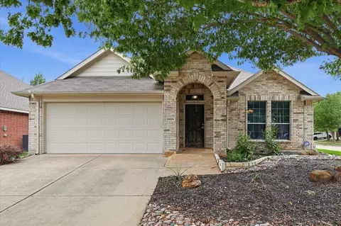 Exterior - 3909 Cliffside Dr, Denton, TX 76208 photo 2 of 8