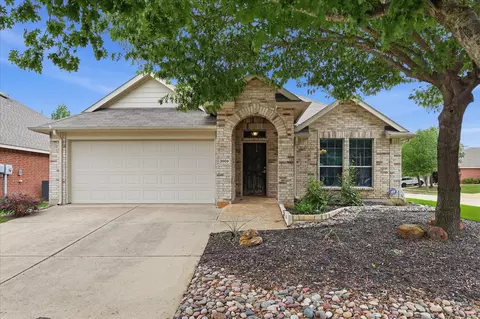 Exterior - 3909 Cliffside Dr, Denton, TX 76208 photo 6 of 8