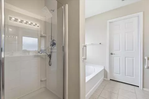 Bath - 3909 Cliffside Dr, Denton, TX 76208 photo 2 of 5