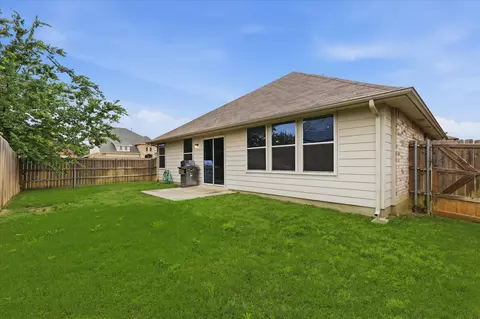 Exterior - 3909 Cliffside Dr, Denton, TX 76208 photo 3 of 8
