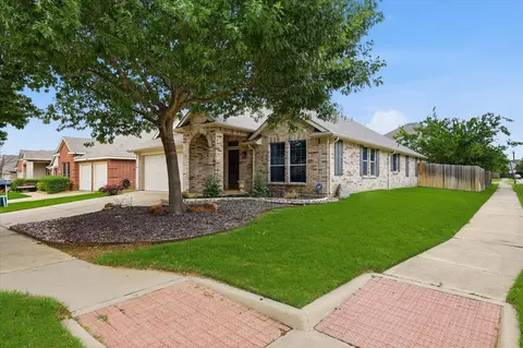 Exterior - 3909 Cliffside Dr, Denton, TX 76208 photo 7 of 8