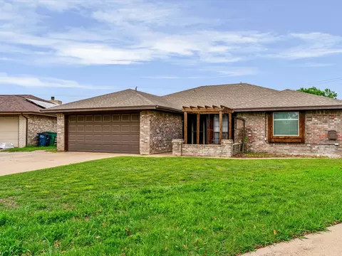 2600 S Meadow Dr, Fort Worth, TX 76133