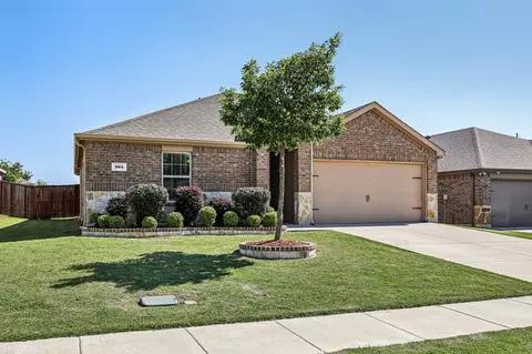 904 Alton Dr, Aubrey, TX 76227