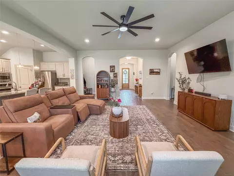 343 Abbott Ln, Waxahachie, TX 75165