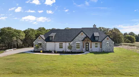 2057 Glenhollow Dr, Weatherford, TX 76088