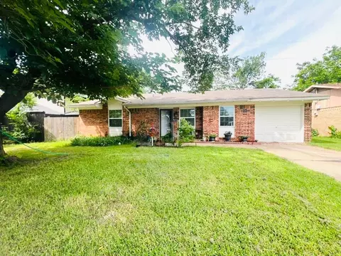 2646 Brady Ln, Grand Prairie, TX 75052