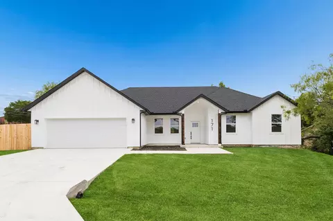 171 Tryall Ct, Runaway Bay, TX 76426