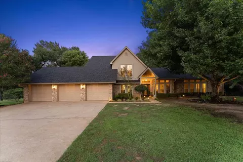 1408 E Lake Dr, Gladewater, TX 75647