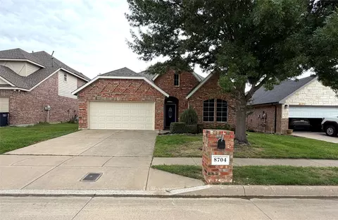 8704 Corral Cir, Fort Worth, TX 76244