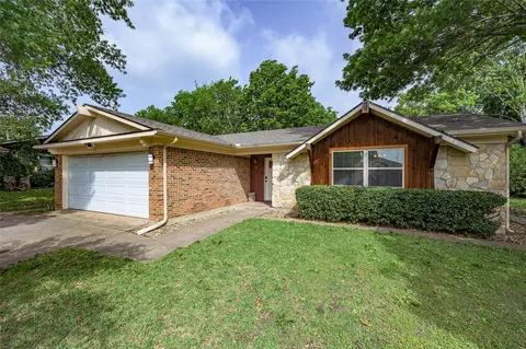 1028 S Idlewild Dr, Sherman, TX 75090