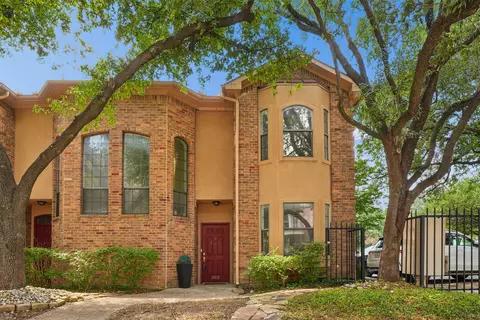 4307 Gilbert Ave #302, Dallas, TX 75219