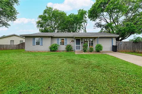 531 Himes Dr, Euless, TX 76039