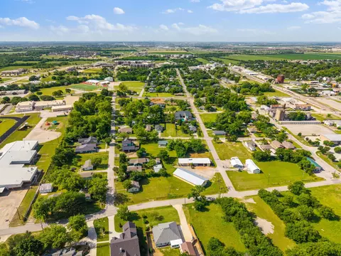 405 E Maple St, Celina, TX 75009 photo 13