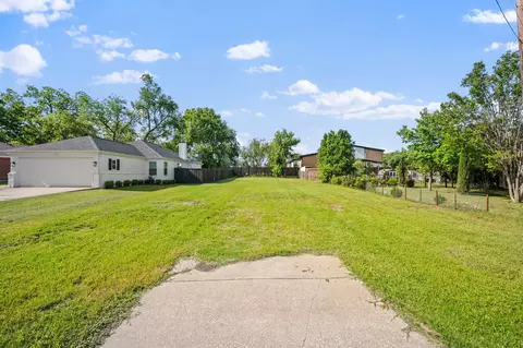 405 E Maple St, Celina, TX 75009 photo 2