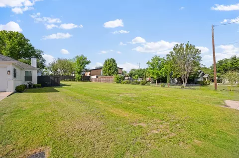 405 E Maple St, Celina, TX 75009 photo 3
