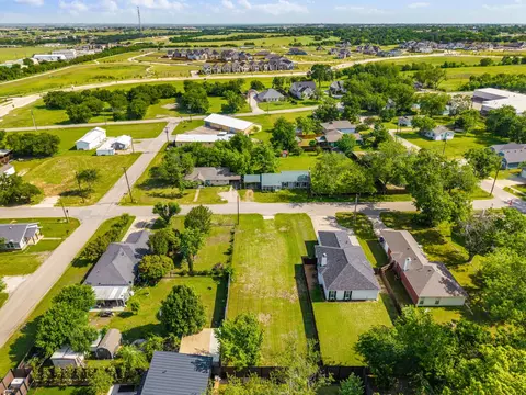 405 E Maple St, Celina, TX 75009 photo 9