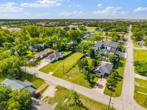 405 E Maple St, Celina, TX 75009 photo 8