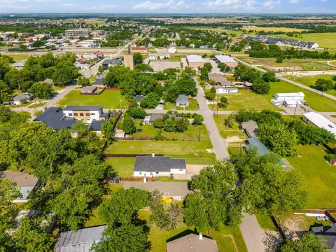 405 E Maple St, Celina, TX 75009 photo 10