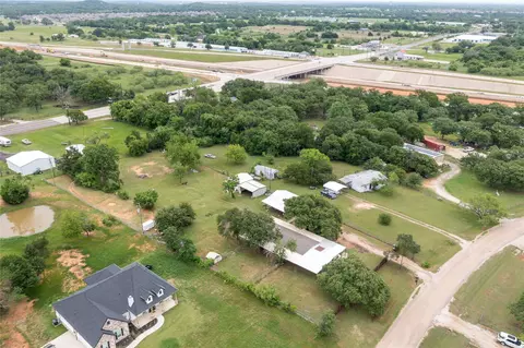 5716 Thousand Oaks Dr, Joshua, TX 76058
