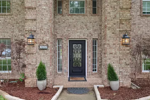 828 Rockefeller Ln, Allen, TX 75002