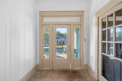 615 W Texas St, Denison, TX 75020